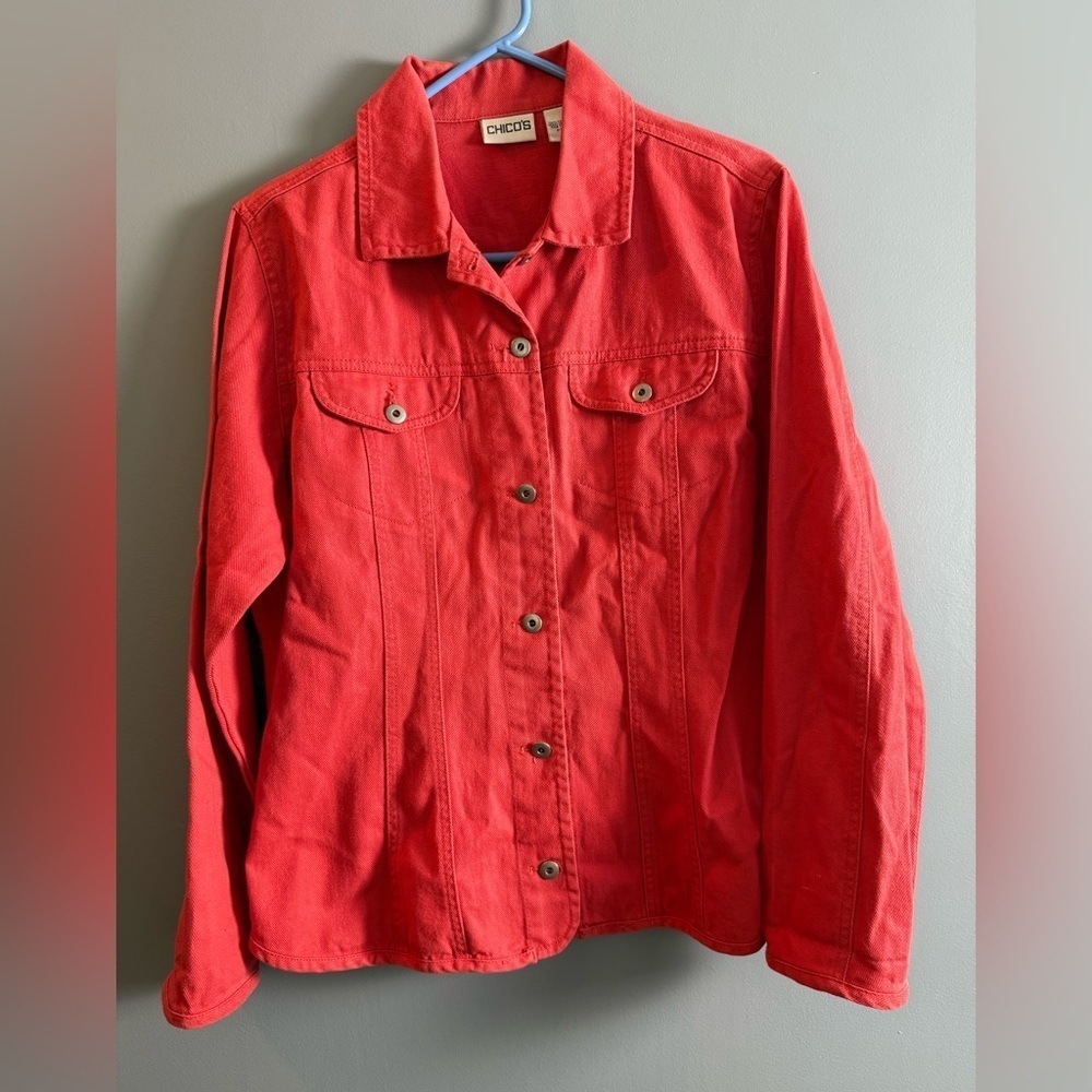 Chicos Women’s Size 1 Coral Denim Jacket
Button Down Collared‎ Medium Weight